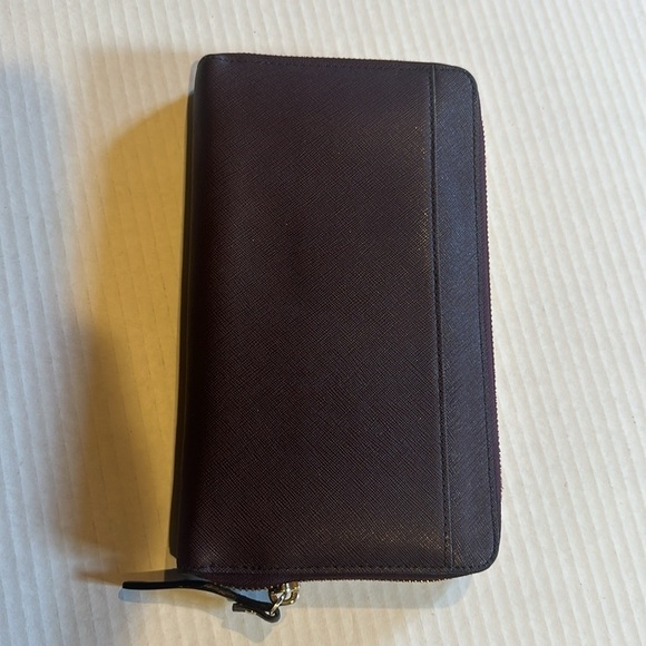 Kate Spade burgundy medium size wallet w  multiple pockets  zippers inside & out - Picture 2 of 13